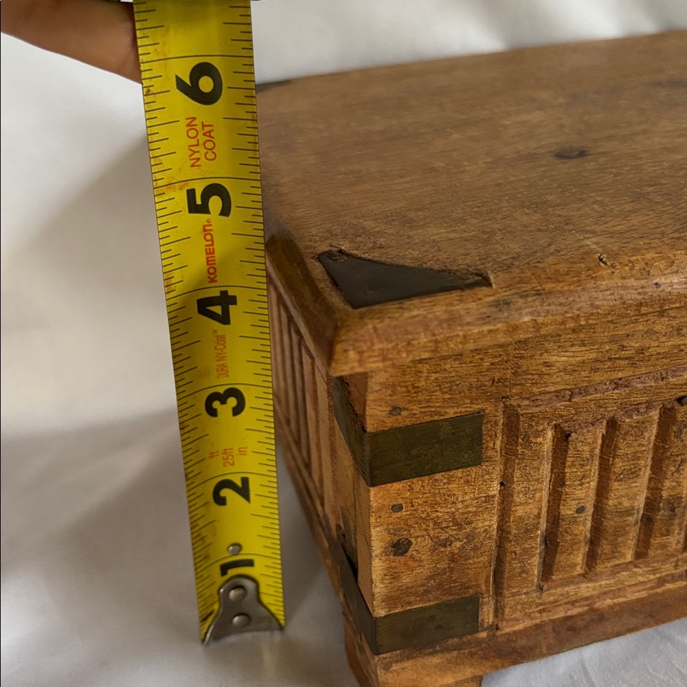 VINTAGE COLLECTIBLE HANDMADE SOLID WOODEN JEWELRY KEEPSAKE BOX - Picture 16 of 16